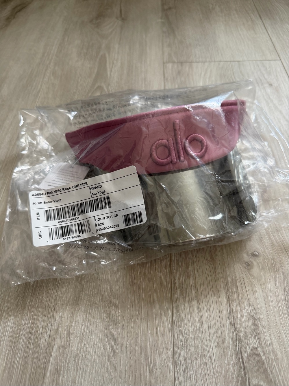 ALO Yoga Airlift Solar Visor in Pink Wild Rose, NWT - Picture 4 of 4
